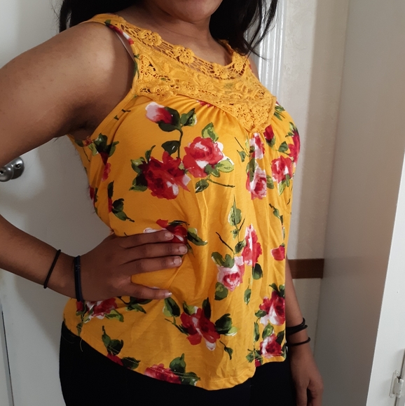 NWT Gold Floral Top - Picture 5 of 5